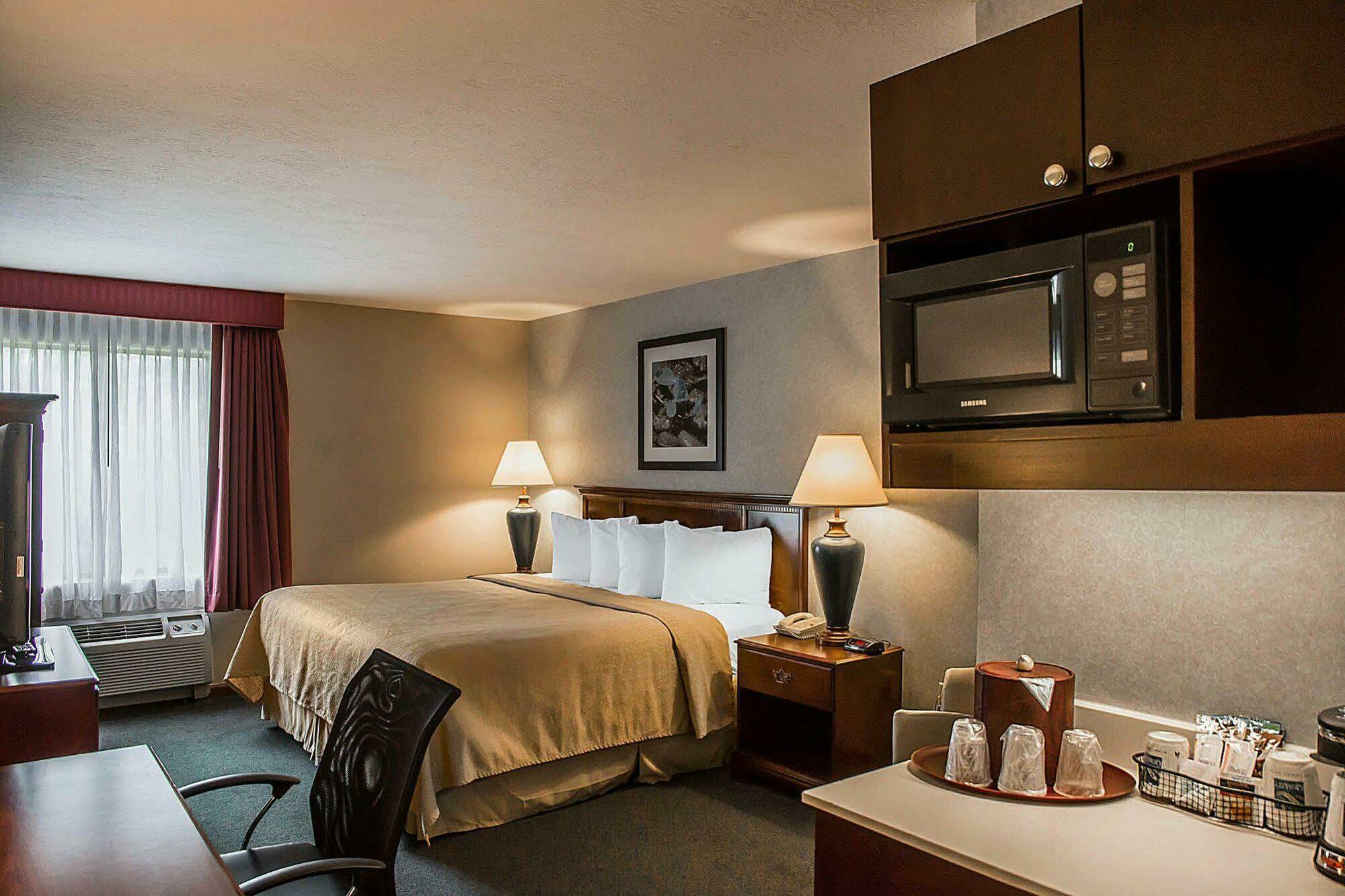 Quality & Cincinnati I-275 Hotel